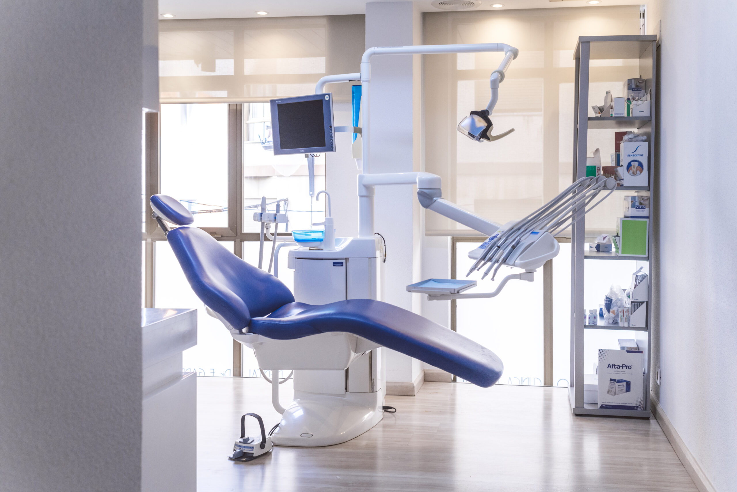 ¿Cómo las revisiones y seguimientos en clínicas dentales pueden prevenir afecciones a largo plazo?